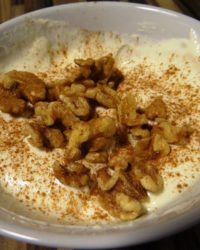 Protein Vanille Joghurt mit Walnüssen und Zimt