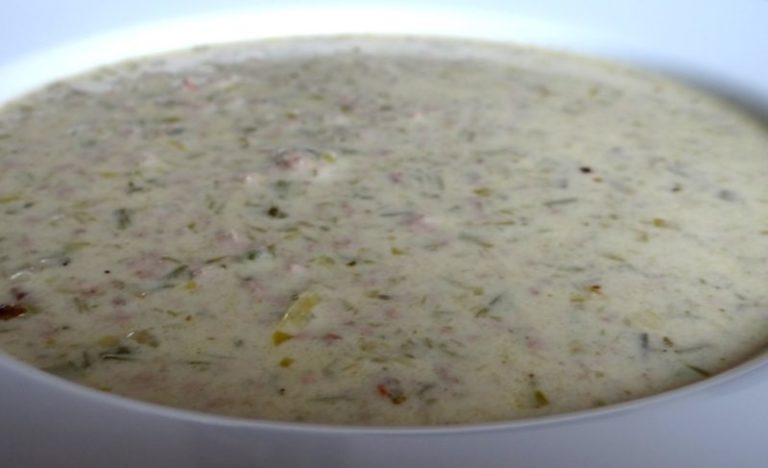 Frischkäse Suppe mit Lauch und Rinderhack