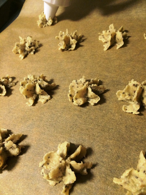 Chia-Samen Keks-Masse aufteilen