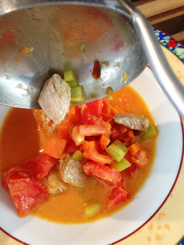 Serviervorschlag: Kalbfleisch mit Tomate Wok-Rezept