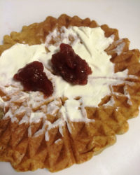 Low-Carb Protein Waffel mit Topping