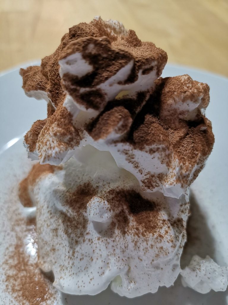 Low-Carb Protein-Fluff Dessert mit Kakao
