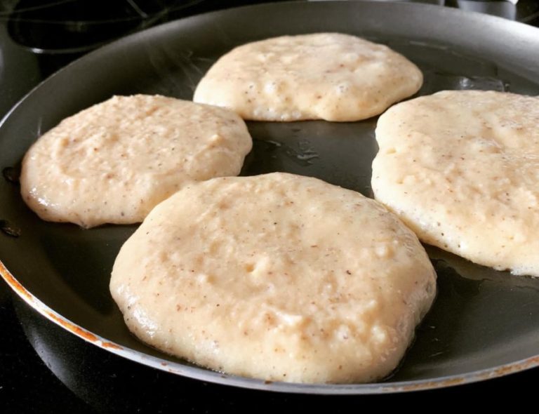 Protein Pancakes Zubereitun für ketogene Pancakes.