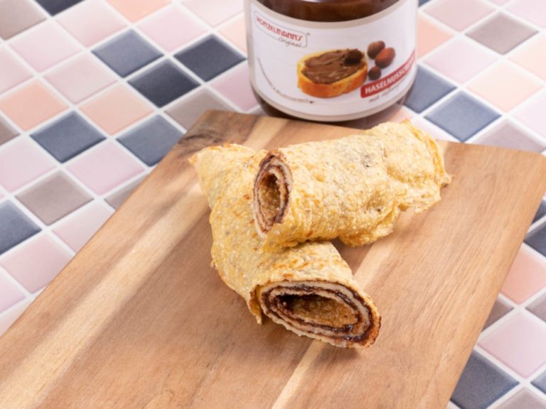 Low-Carb Crepes mit Haselnusscreme Füllung