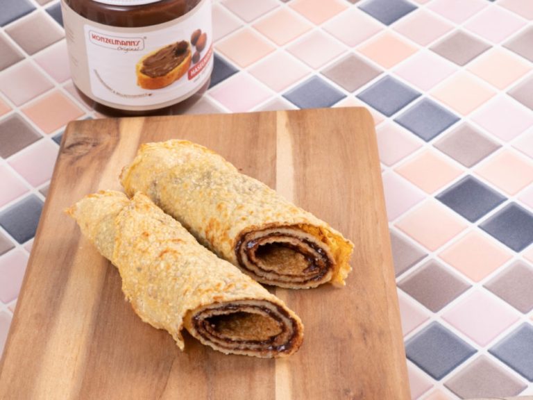 Low-Carb Crepes mit Haselnusscreme Füllung