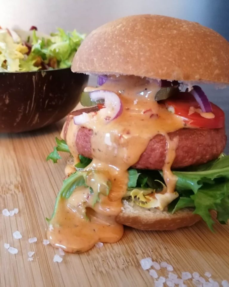 Chili-Cheese Burger mit FeelingOK Buns zubereiten