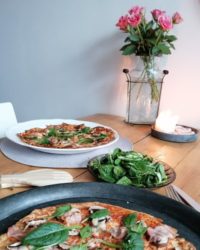 Rezept für Blumenkohlpizza mit Mandelmehl Champignons vegan