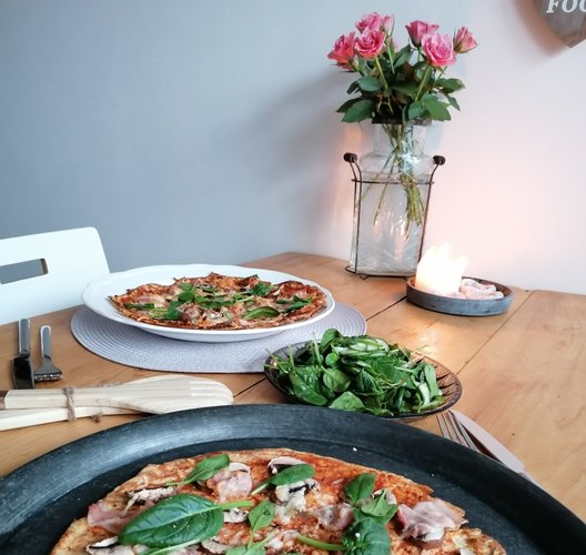 Rezeptbild Blumenkohlpizza mit Mandelmehl Champignons vegan