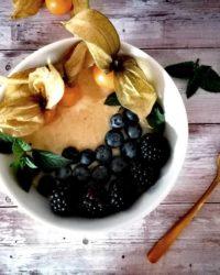 Rezept für Vanilla Protein Cheesecake Berry Bowl