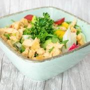 Lower-Carb Rezept: Bunter Salat mit Erbsenschnetzel vegan