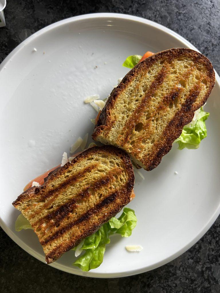 Rezeptbild Keto Sandwich geröstet mit Lachs