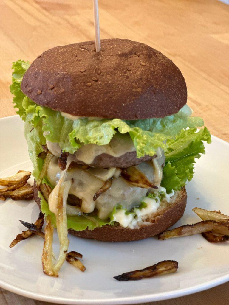 Zubereitung Der ultimative Keto und Lower-Carb Burger: Doppelter Genuss für Burger-Liebhaber