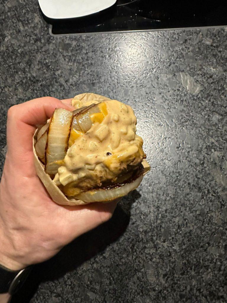 Keto InNOut Burger Rezept Onion-Wrapped Flying Dutchman