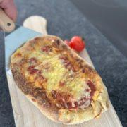 Lower-Carb Rezept: Keto-Pizza mit Käserand Airfryer